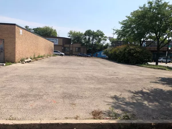 Chicago, IL 60618,3122 W Belmont Avenue