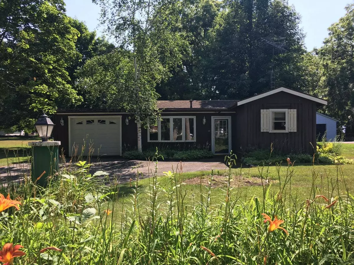 Williams Bay, WI 53191,19 Cedar Point Drive