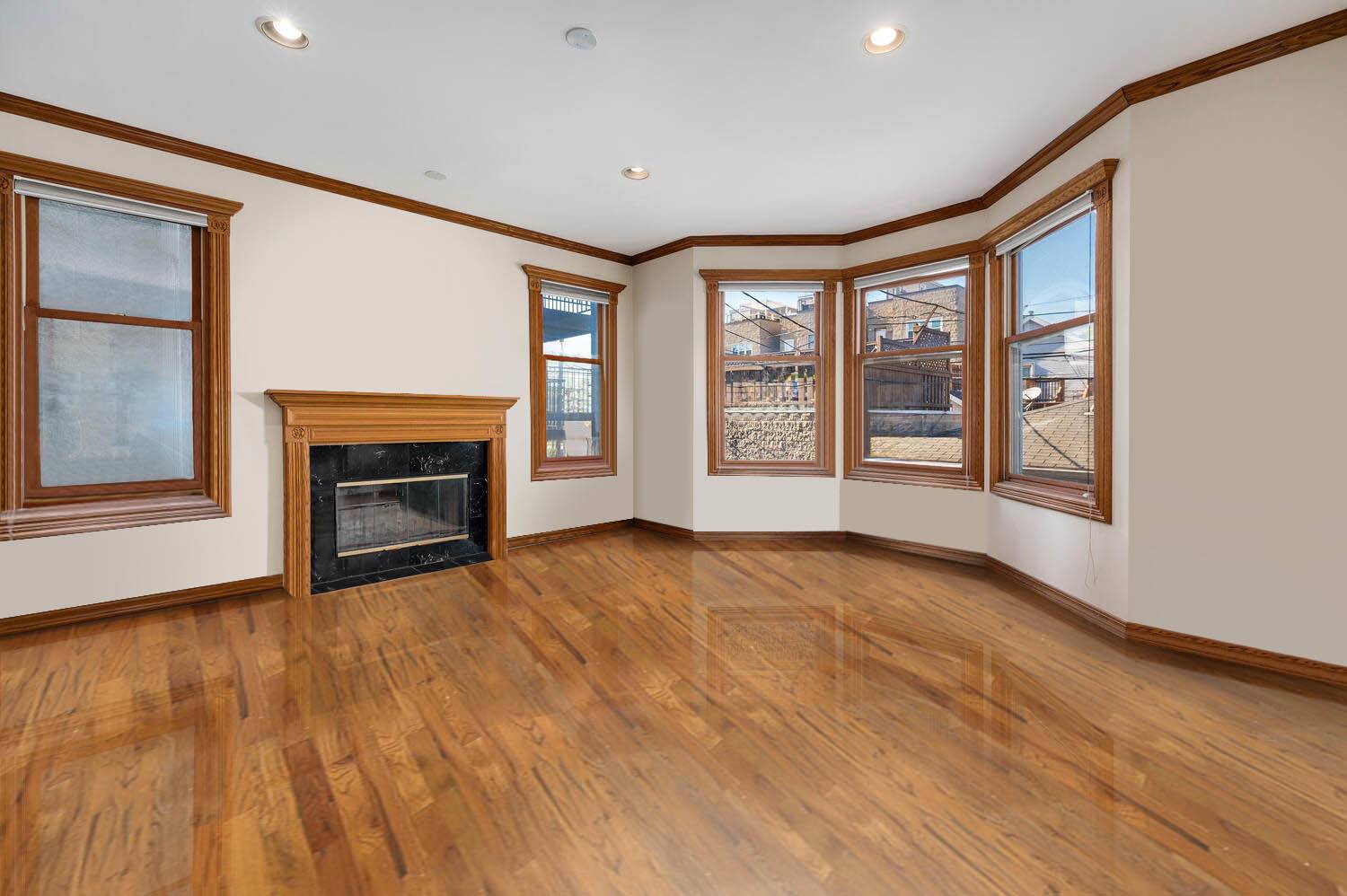 Chicago, IL 60614,1634 W Diversey Parkway #B