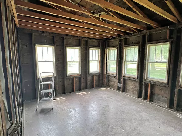 Ashton, IL 61006,808 Evans Avenue