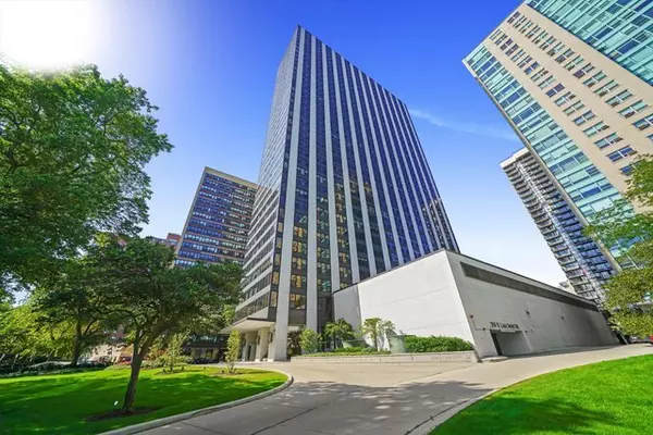 Chicago, IL 60657,3150 N Lake Shore Drive #34C