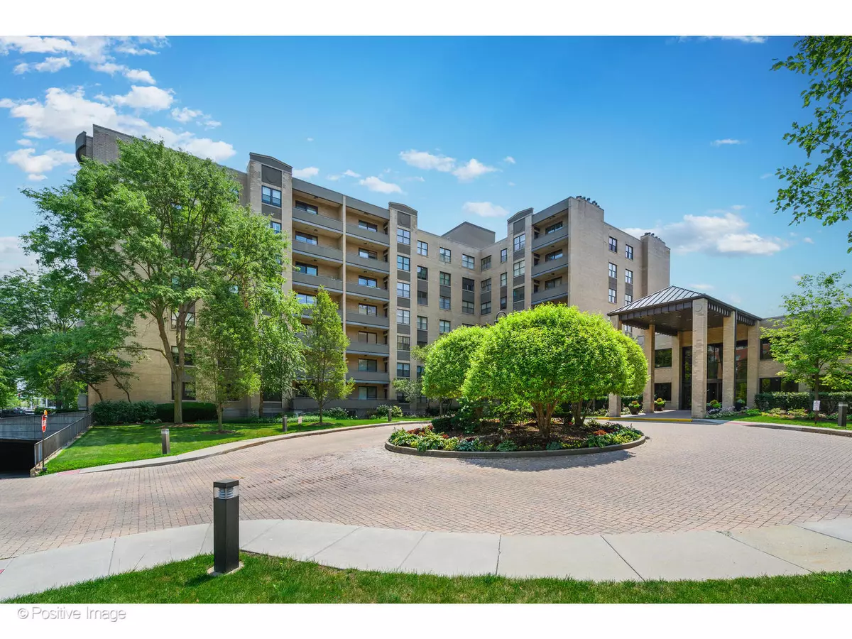 Lincolnwood, IL 60712,4545 W Touhy Avenue #702