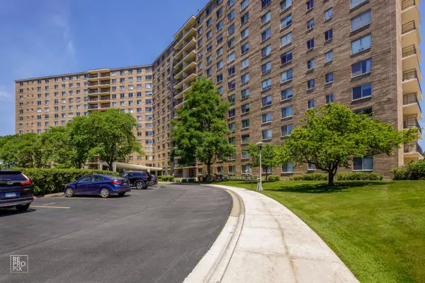 Chicago, IL 60645,7141 N Kedzie Avenue #1401