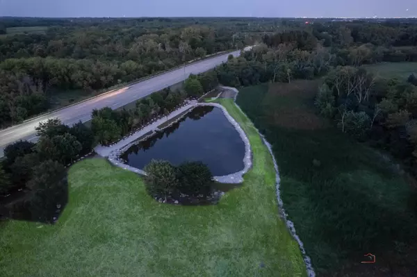 South Barrington, IL 60010,303 Algonquin Road
