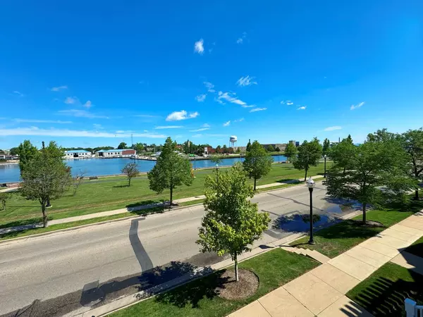 Kenosha, WI 53140,337 54th Street #337