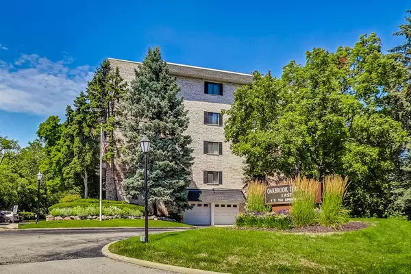 1S150 Spring Road #2H, Oakbrook Terrace, IL 60181