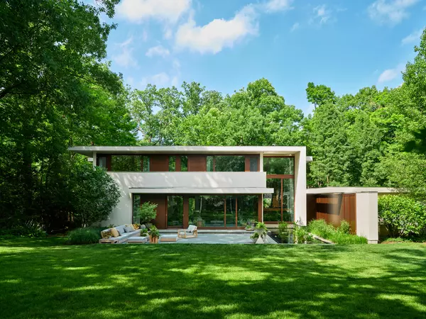 Glencoe, IL 60022,516 Sheridan Road