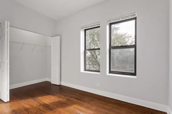 Chicago, IL 60645,7526 N Seeley Avenue #301