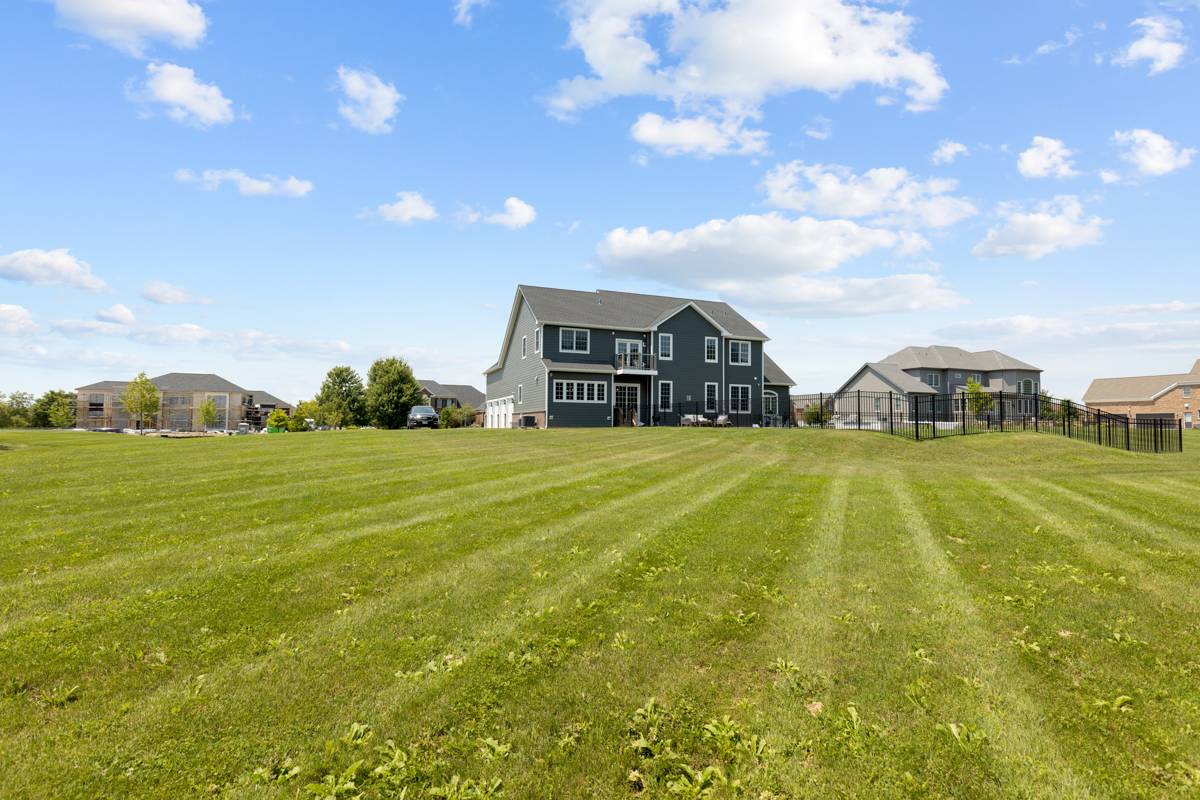 South Barrington, IL 60010,63 Wood Oaks Drive