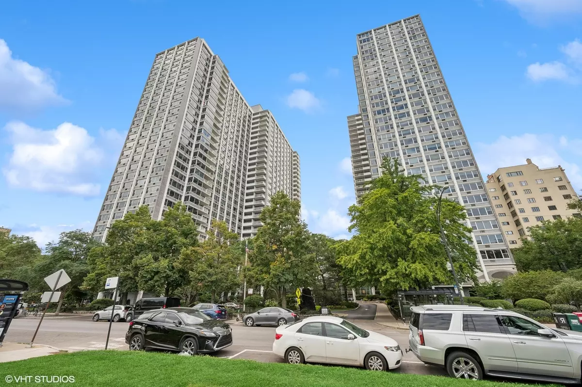 Chicago, IL 60613,4250 N Marine Drive #401