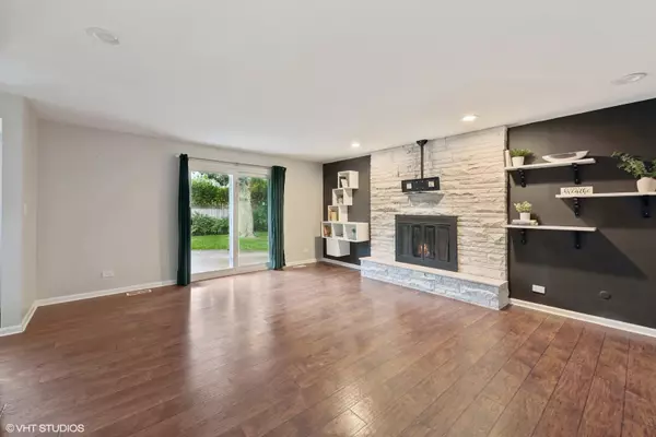 Northbrook, IL 60062,2333 Sussex Lane