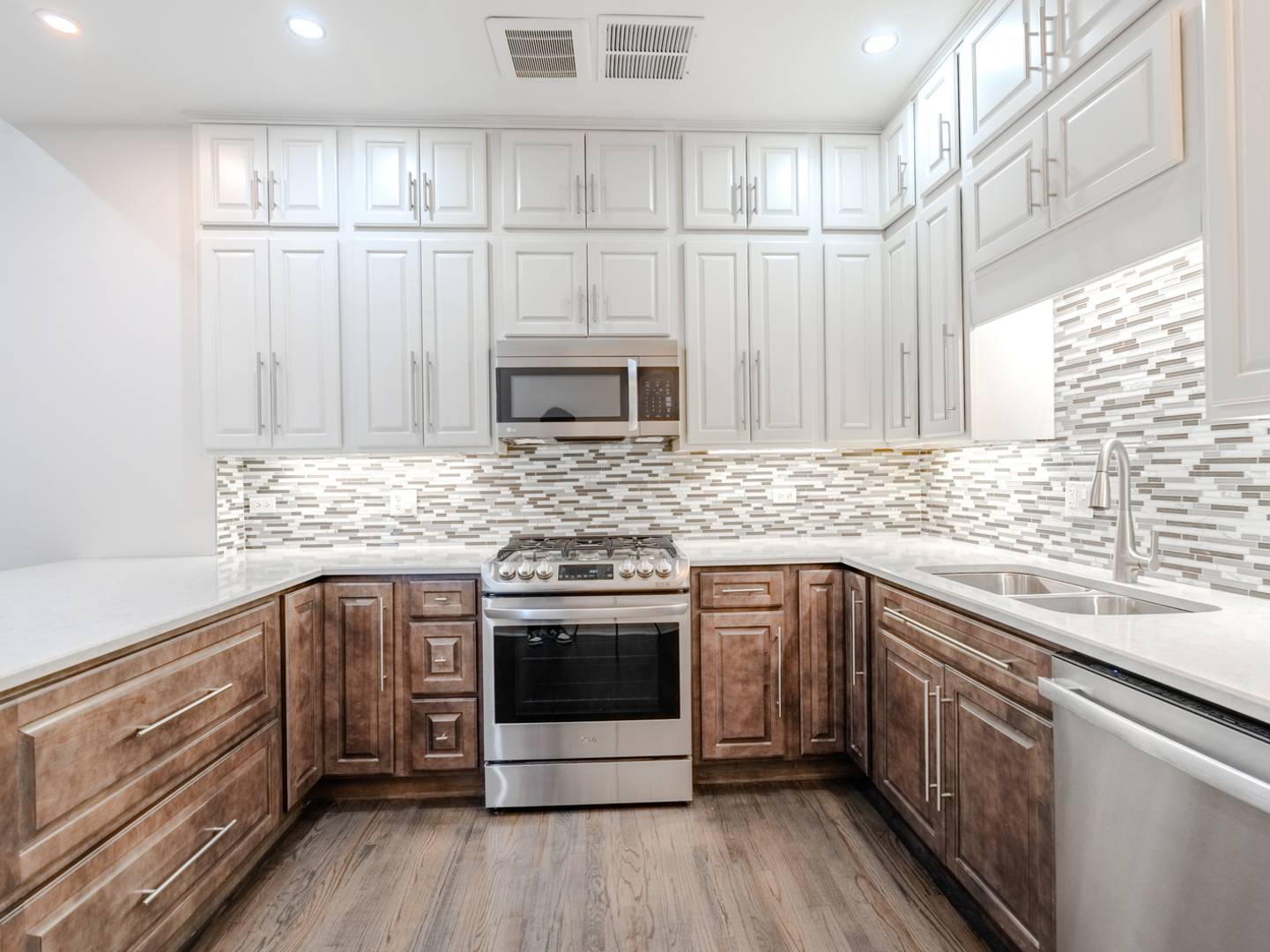 Chicago, IL 60605,910 S Michigan Avenue #402