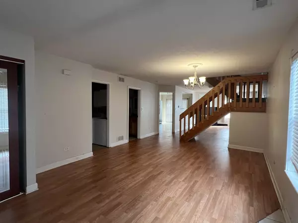 Darien, IL 60561,8317 High Point Circle #C