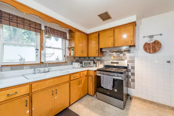 44 Worack Place Waukegan, IL 60085