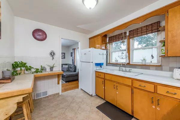 44 Worack Place Waukegan, IL 60085