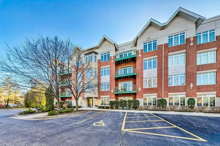 640 McHenry Road #203, Wheeling, IL 60090