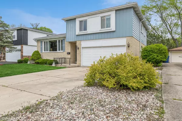 Villa Park, IL 60181,1131 S SUMMIT Avenue