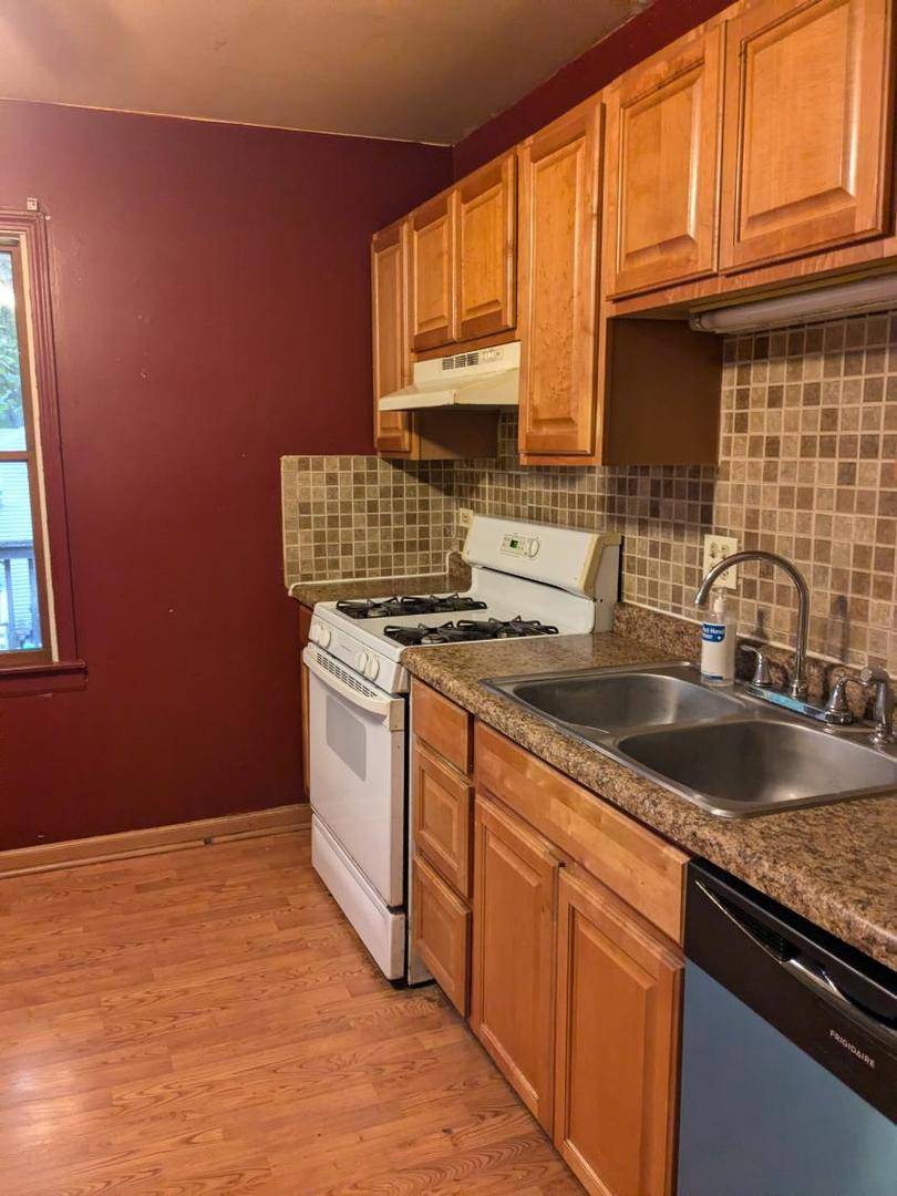 Bartlett, IL 60103,982 Grant Street