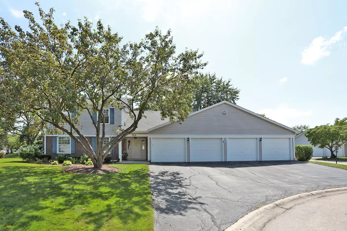 Bartlett, IL 60103,713 Crescent Court #C1