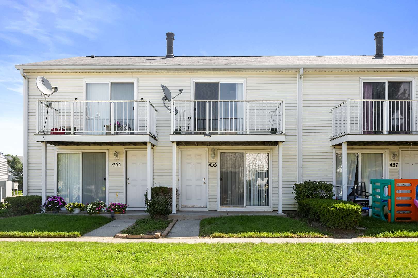 435 Meadow Green Lane,  Round Lake Beach,  IL 60073
