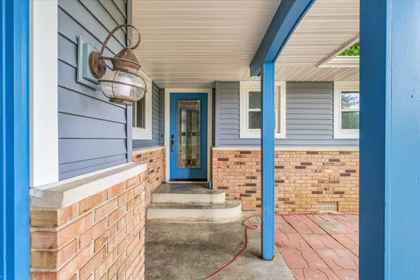 Mahomet, IL 61853,707 W Main Street