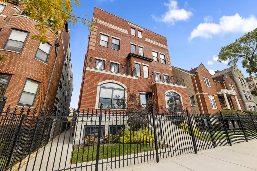 4453 S Lake Park Avenue #1, Chicago, IL 60653