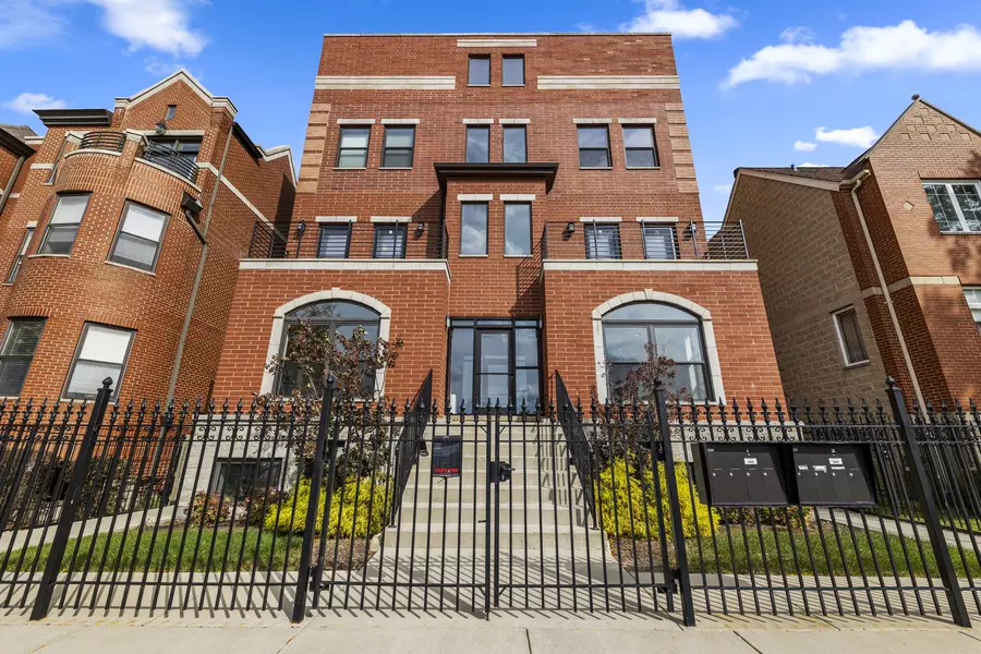 4453 S Lake Park Avenue #3, Chicago, IL 60653