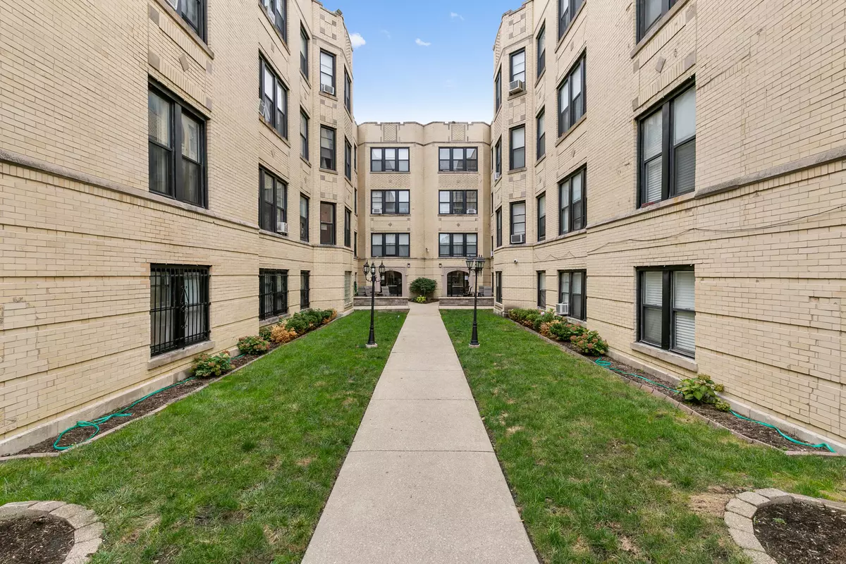 Chicago, IL 60647,3637 W Dickens Avenue #2B