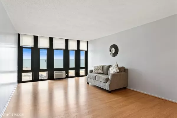 Chicago, IL 60649,6700 S South Shore Drive #3J