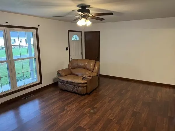 Olney, IL 62450,307 E Glenwood Avenue