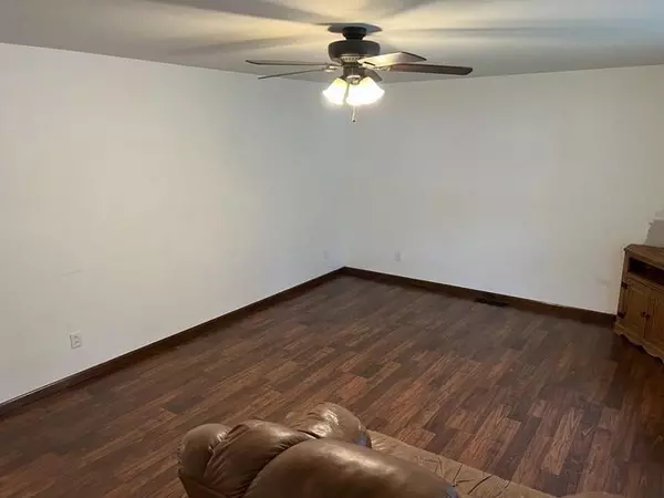 Olney, IL 62450,307 E Glenwood Avenue