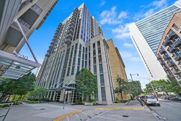 720 N Larrabee Street #1605,  Chicago,  IL 60654