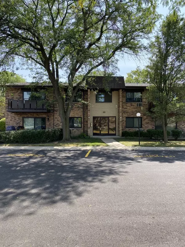 2624 N Windsor Drive #201,  Arlington Heights,  IL 60004