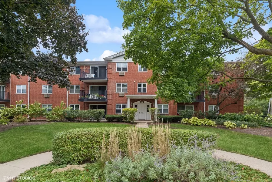 120 N Lincoln Lane #2A, Arlington Heights, IL 60004