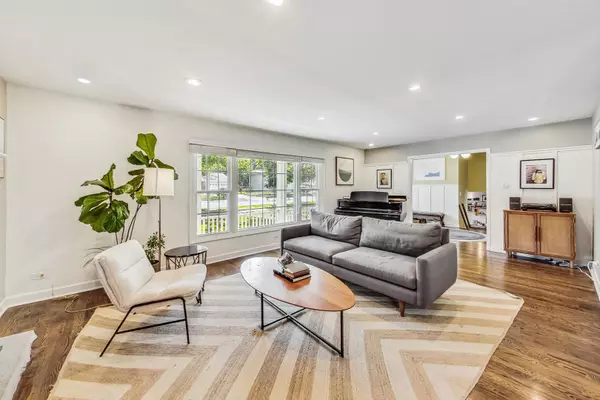 Northbrook, IL 60062,3124 Cherry Lane