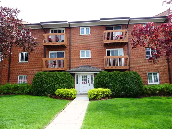 517 W CENTRAL Road #2A, Mount Prospect, IL 60056