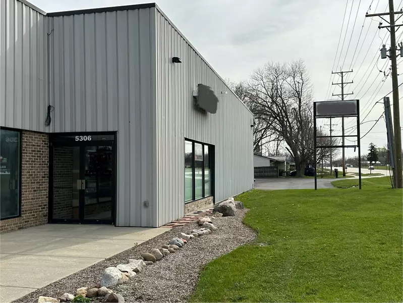 5306 W Elm Street, Mchenry, IL 60050