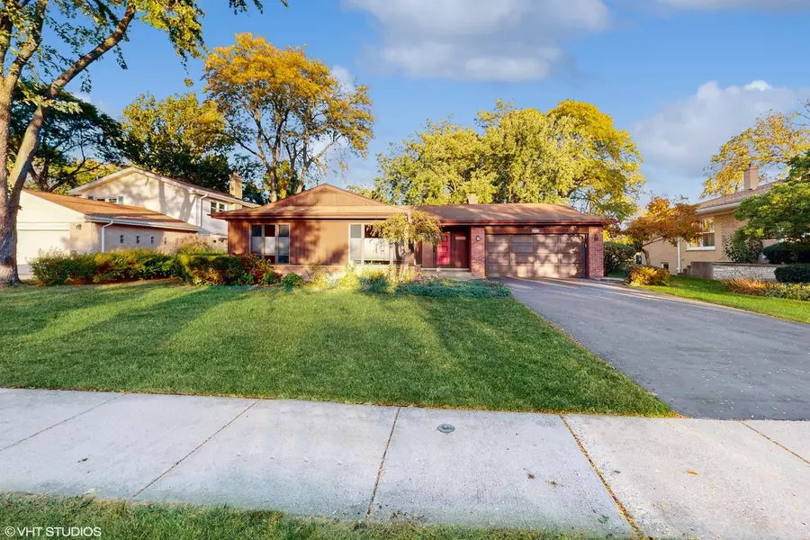 875 Appletree Court, Northbrook, IL 60062