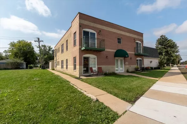 Brookfield, IL 60513,8915 Burlington Avenue #101