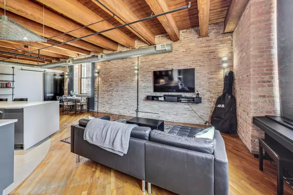 Chicago, IL 60605,732 S Financial Place #415