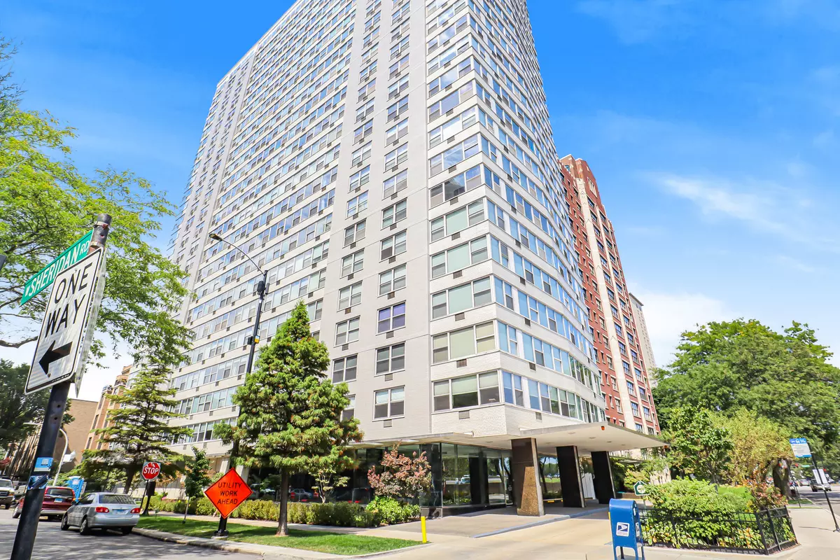 Chicago, IL 60613,3900 N Lake Shore Drive #23H