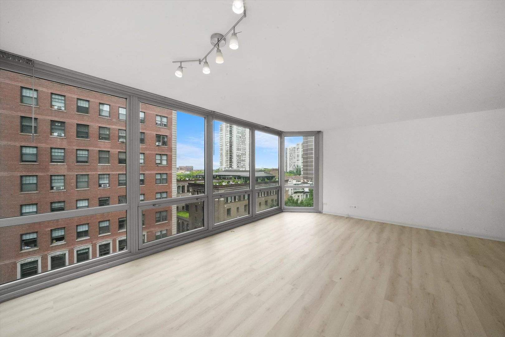 Chicago, IL 60610,21 W Goethe Street #8A
