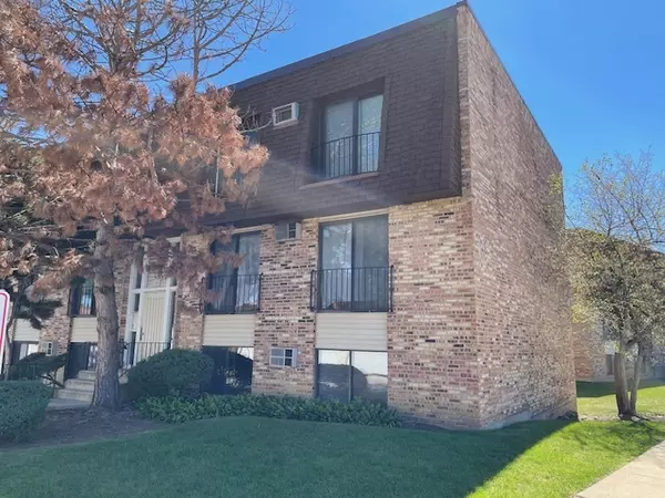 199 N Waters Edge N Drive #201, Glendale Heights, IL 60139