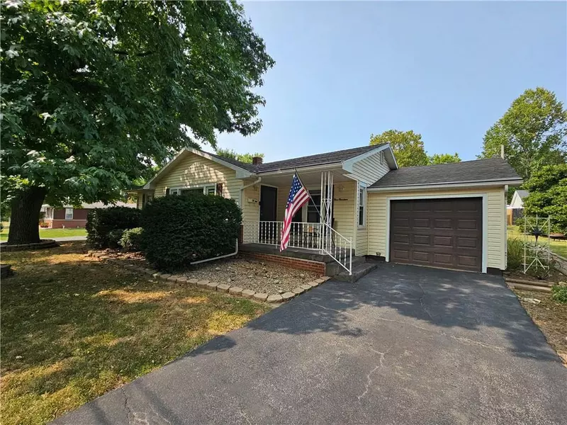 919 W Jackson Avenue, Vandalia, IL 62471