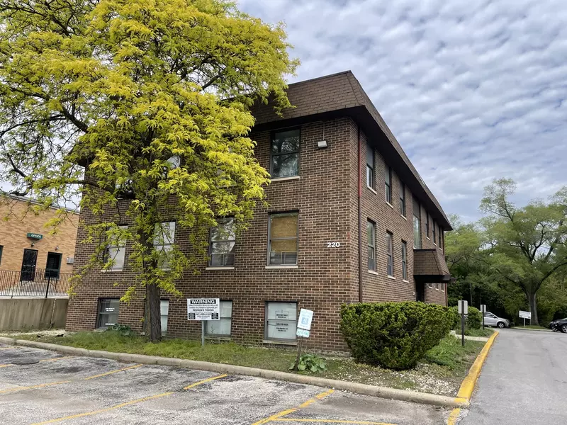 220 E Lake Street #302, Addison, IL 60101