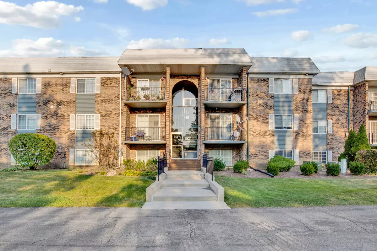 Arlington Heights, IL 60004,1617 N Windsor Drive #307
