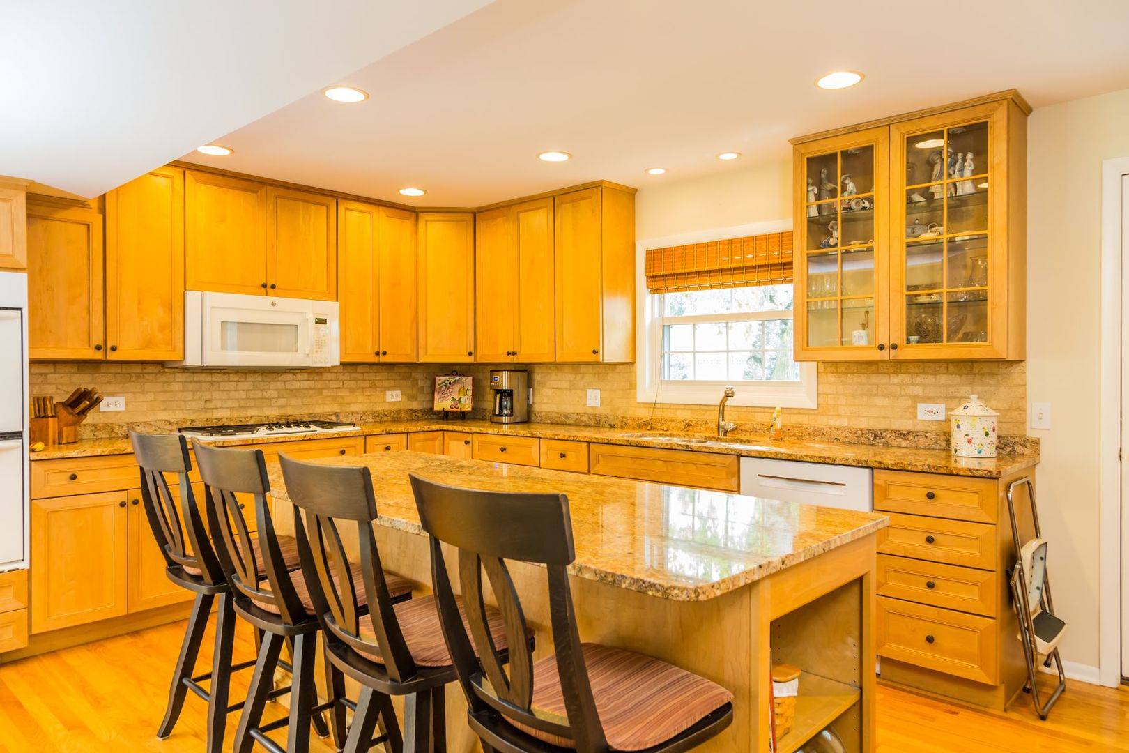 Arlington Heights, IL 60005,1322 S FERNANDEZ Court