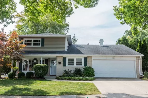 1322 S FERNANDEZ Court,  Arlington Heights,  IL 60005
