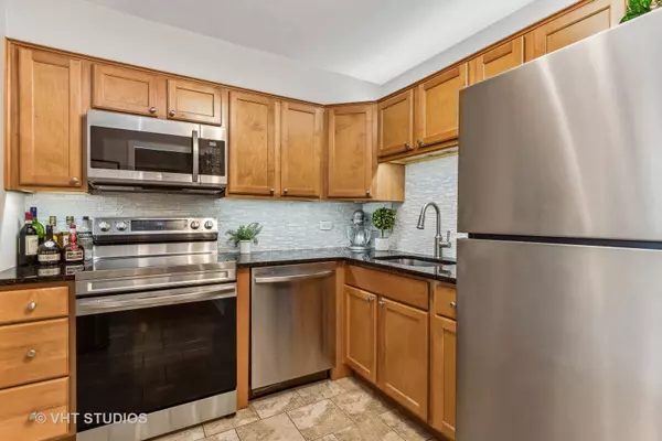 Chicago, IL 60657,555 W Cornelia Avenue #412