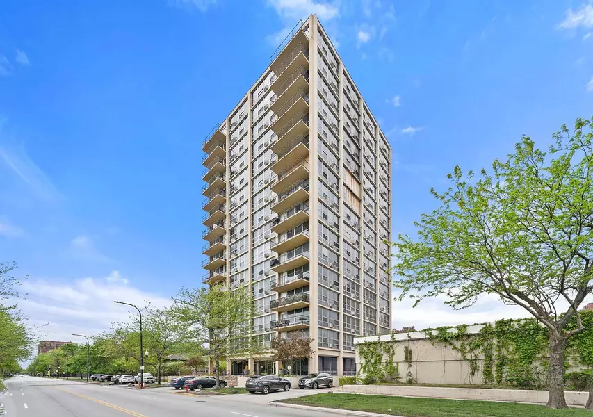 6730 S South Shore Drive #604, Chicago, IL 60649